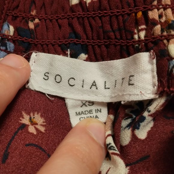 Socialite Burgundy Floral Blouse - Picture 6 of 7